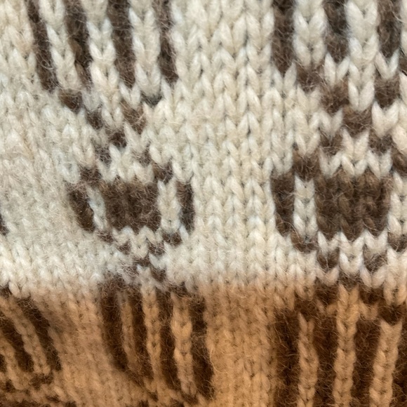“HAND KNIT” Vintage  Beige and Brown Patterned 100% Wool Sweater. - Picture 10 of 12